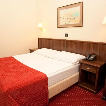 Continental Hotel 3*