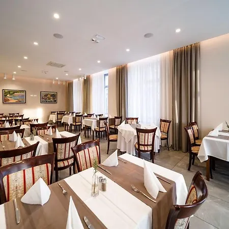 Отель Continental 3*