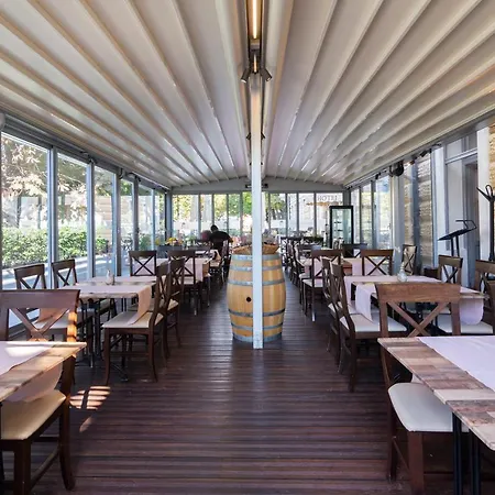 Отель Continental