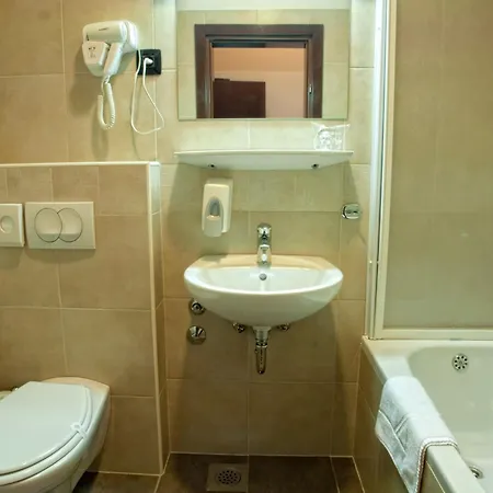 Отель Continental