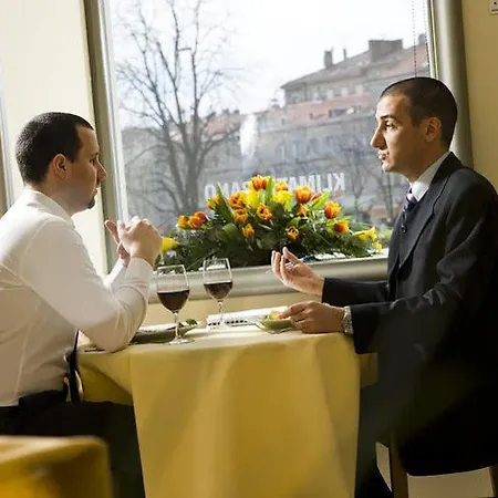 Отель Continental 3*