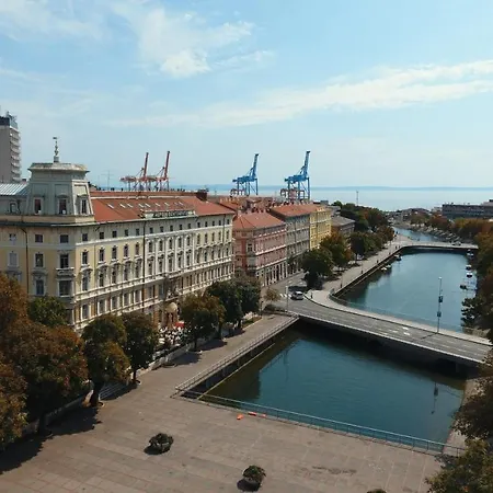 Continental Hotel 3*