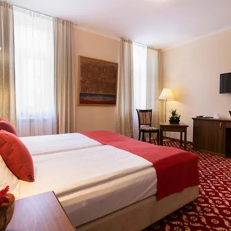 Continental Hotel 3*