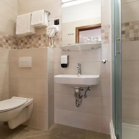 فندق Continental 3*