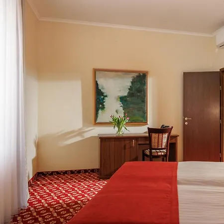 Continental Hotel 3*