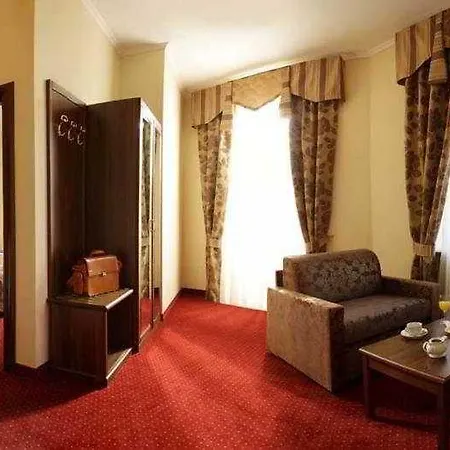 فندق Continental 3*