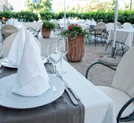 فندق Continental 3*